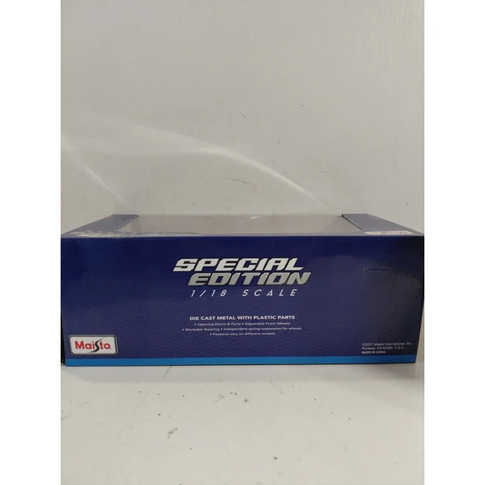 Maisto 31647 Special Edition 1:18 Diecast 2003 Ford Mustang SVT Cobra w/box